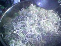 香醇的素炒豆芽做法图解7)