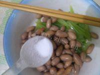 香脆的芹菜拌花生米做法图解6)