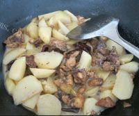 家常菜土豆烧鸡肉做法图解10)