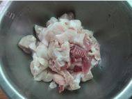 土豆焖肉做法图解1)
