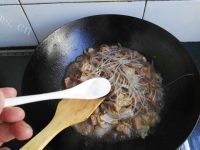 棒棒哒娃娃菜豆泡炖粉条做法图解13)