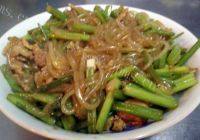 自制芹菜炒粉条