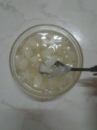 美味的银耳炖梨