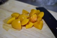 黄桃罐头做法图解3)