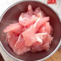 美食口蘑莴笋胡萝卜炒肉的做法图解四