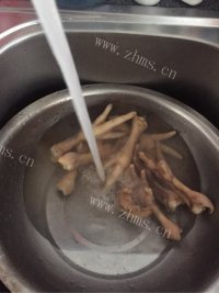 美味的香辣鸡爪做法图解3)