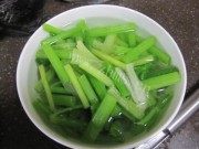 香干炒芹菜做法图解2)