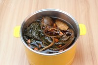 美味南北杏菜干益肺汤做法图解1)