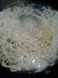 黑白配汤面做法图解3)