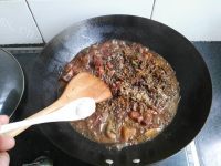 热腾腾的梅干菜烧肉做法图解11)
