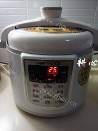 美味的胡萝卜山药鲫鱼汤做法图解9)