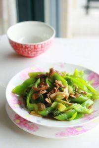 家常菜尖椒炒鸡胗
