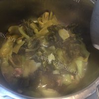 营养苦瓜黄豆煲排骨做法图解8)