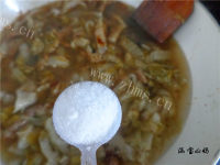 美味的猪肉酸菜炖粉条做法图解11)
