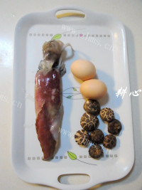 美味鲜鱿香菇炒蛋做法图解1)