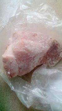 家常菜蒜苔炒肉做法图解2)