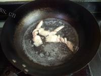 美味的鱼鳔瘦肉粥做法图解4)