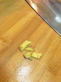 美味的野生菌瘦肉炖汤做法图解5)