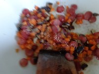 美食香菇腊肠煲仔饭做法图解8)