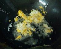 美味的豆腐炒鸡蛋做法图解2)