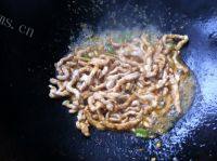 下饭的土豆丝炒肉做法图解3)