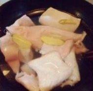 滑爽的水晶肉皮冻做法图解2)