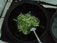 家常菜肉丝炒芹菜做法图解6)