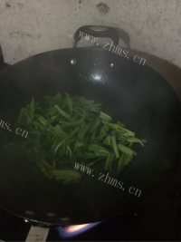 家常菜鸡蛋炒菠菜做法图解4)