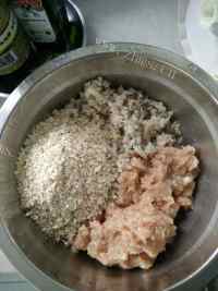 美味的蒸肉饼做法图解2)
