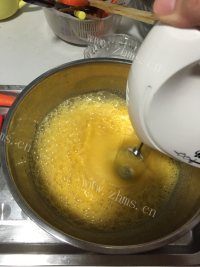 自制无水蜂蜜小蛋糕做法图解2)