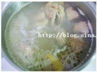美味的黄蘑鸡汤做法图解5)