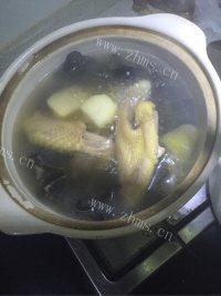 美味的砂锅鸡汤做法图解2)