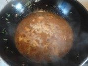 蒜苔烧肉做法图解7)