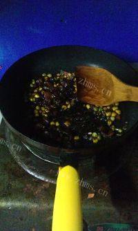美味的香肠焖饭做法图解6)