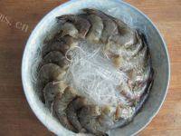 美味的粉丝蒸虾做法图解5)