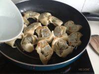 椒盐香煎馄饨做法图解6)