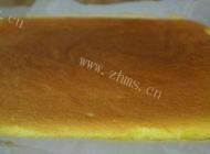 美味好吃的黄金海绵蛋糕卷做法图解8)