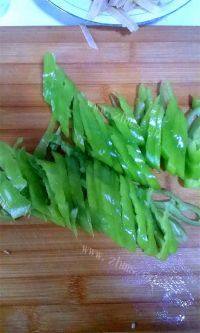 家常菜青椒炒豆皮做法图解3)