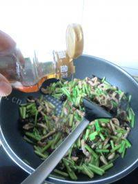 简单的芹菜炒肉丝做法图解10)