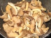 香甜可口的松茸炒肉片做法图解2)