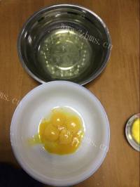 自制原味戚风蛋糕做法图解2)