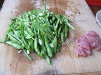 家常菜四季豆炒肉做法图解1)