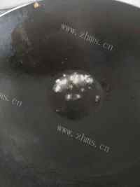 美味的四季豆炒肉做法图解5)
