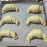 好吃的乳酪牛角面包做法图解9)