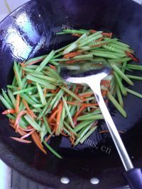 家常菜香芹炒豆干做法图解7)