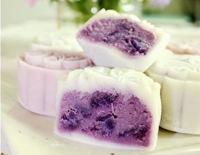 美味的紫薯冰皮月饼