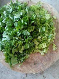 美味的菠菜丸子汤做法图解1)