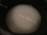 诱人的红豆薏米粥做法图解4)