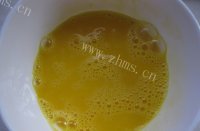 美味的牛奶蒸蛋做法图解2)