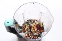 美味的核桃黑芝麻糊做法图解2)